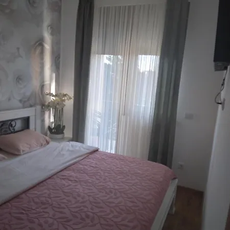 Tiffany Lux&spa Vila Hotel *